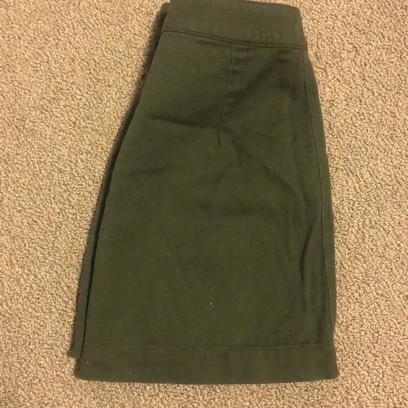 HnM olive green mini skirt - Picture 3 of 4